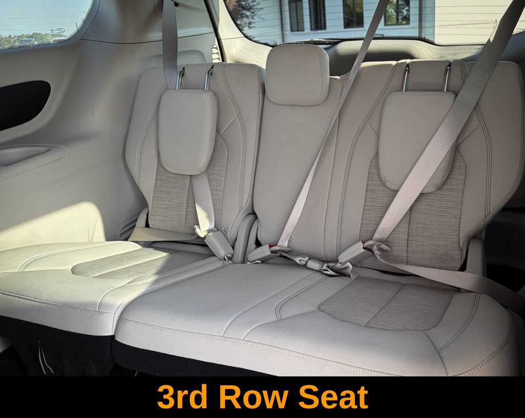 Used 2017 Chrysler Pacifica Touring Plus FWD image 24