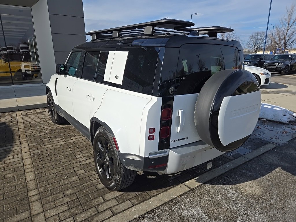 Used 2023 Land Rover Defender 110 S image 11
