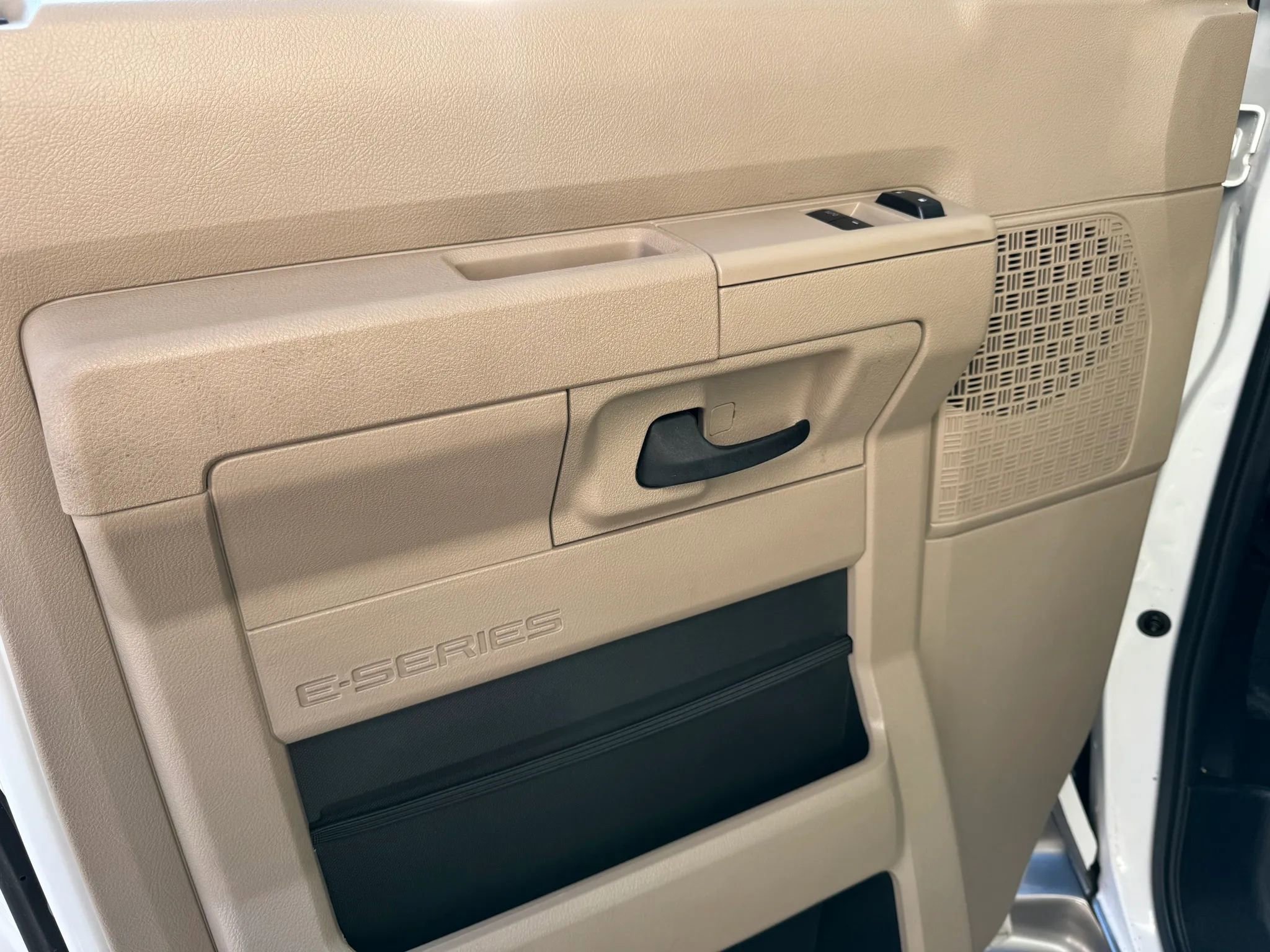 Used 2015 Ford E-450 and Econoline 450 Super Duty w/ Motorhome Prep Package image 29