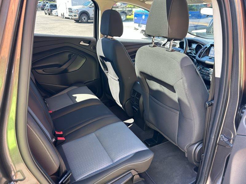 Used 2017 Ford Escape SE w/ Equipment Group 201A FWD image 11