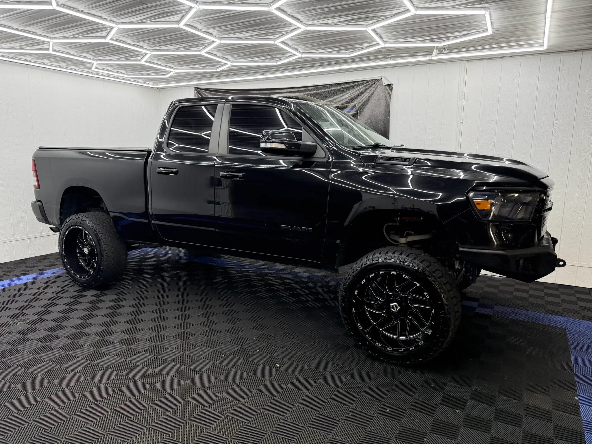 Used 2019 RAM 1500 Big Horn AWD/4WD image 2