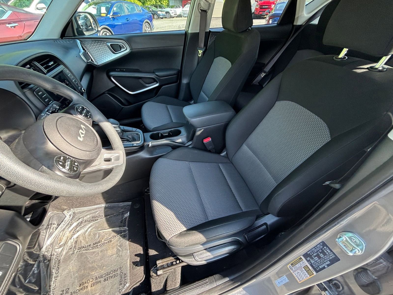 Used 2025 Kia Soul LX w/ LX Technology Package FWD image 31