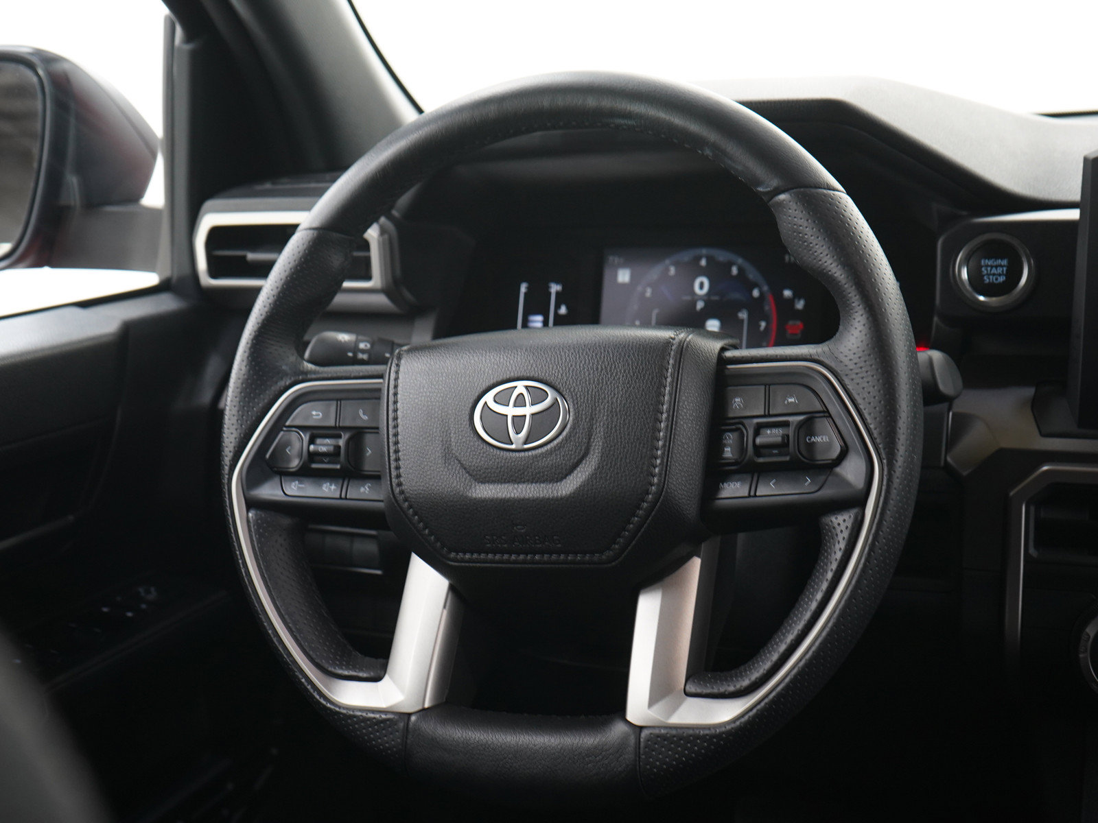 Used 2025 Toyota 4Runner SR5 AWD/4WD image 16