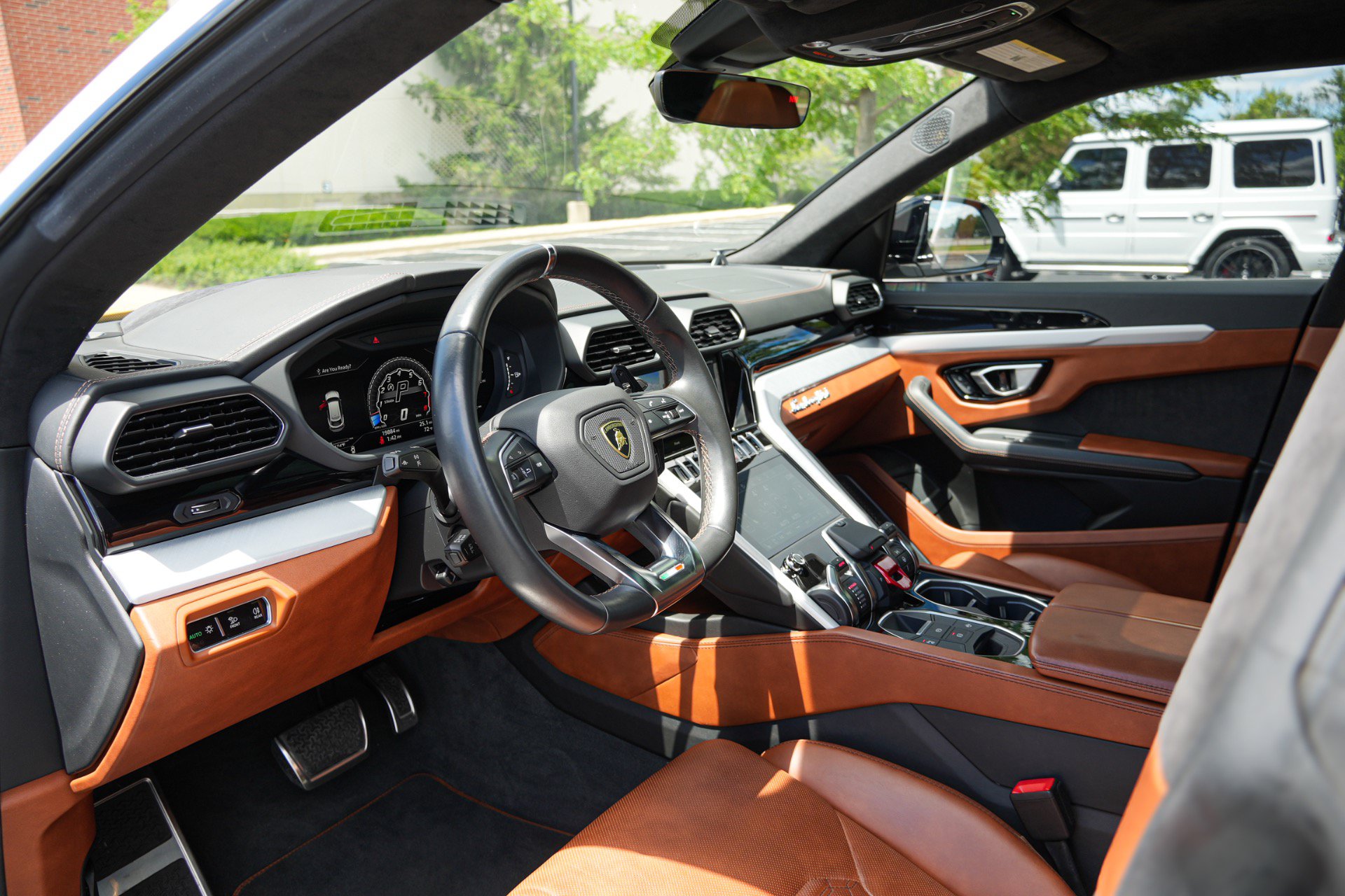 Used 2020 Lamborghini Urus AWD/4WD image 16
