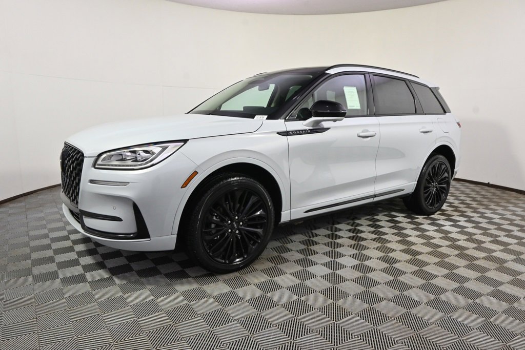 New 2026 Lincoln Corsair Reserve w/ Jet Appearance Package image 2