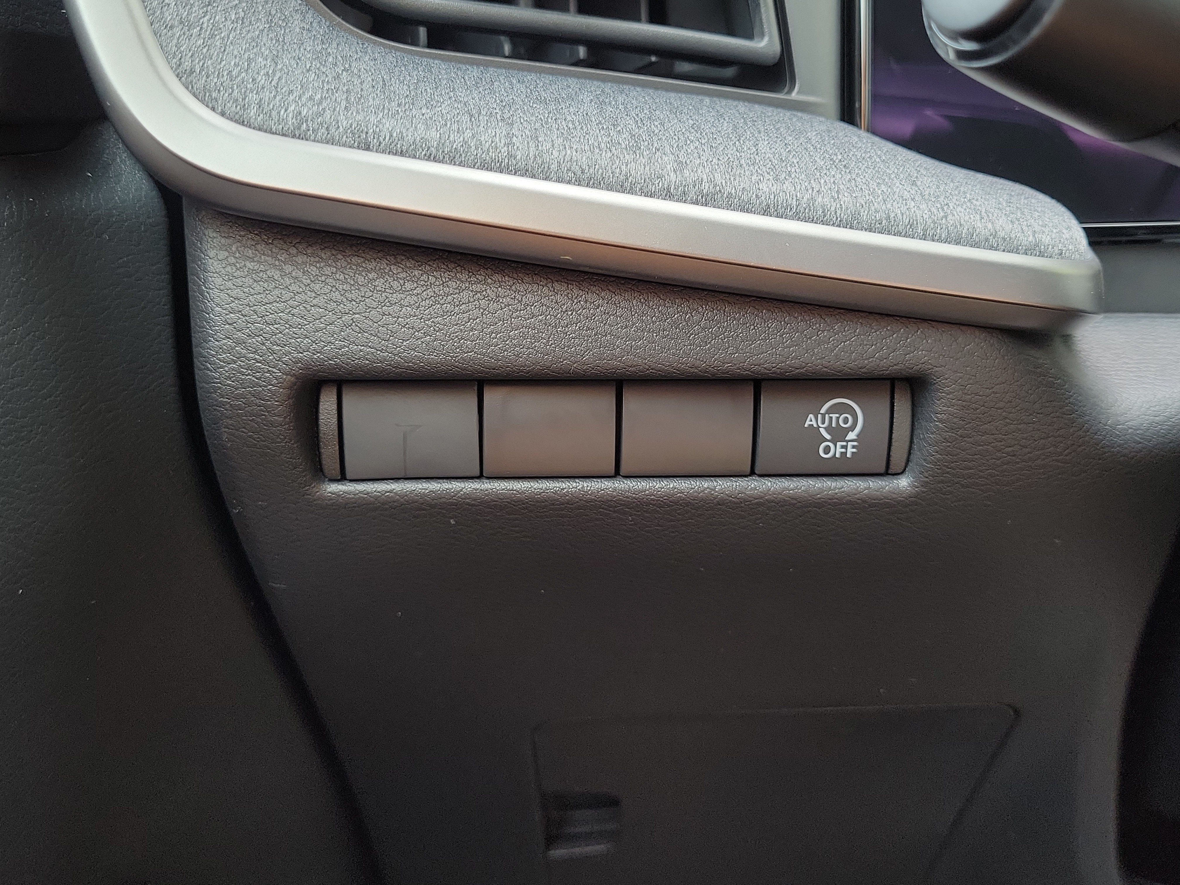 Certified 2026 Nissan Kicks SV FWD image 27