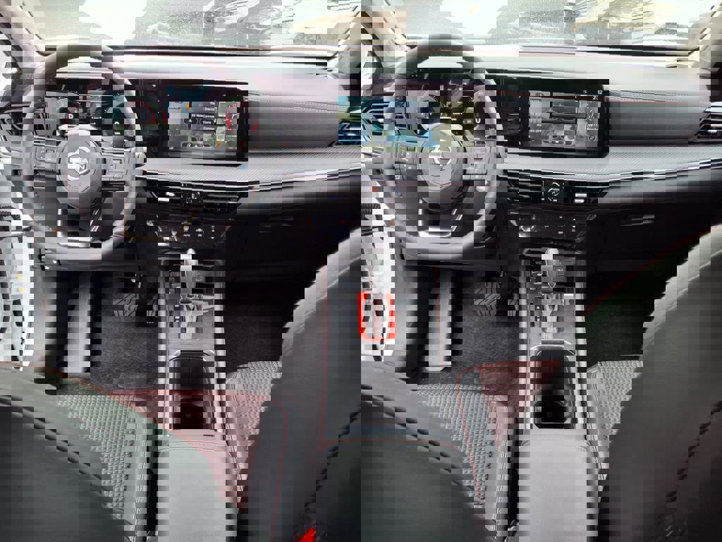 New 2025 Nissan Kicks SR image 7