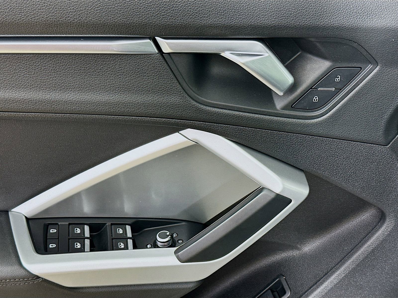 Used 2020 Audi Q3 2.0T Premium w/ Convenience Package image 18