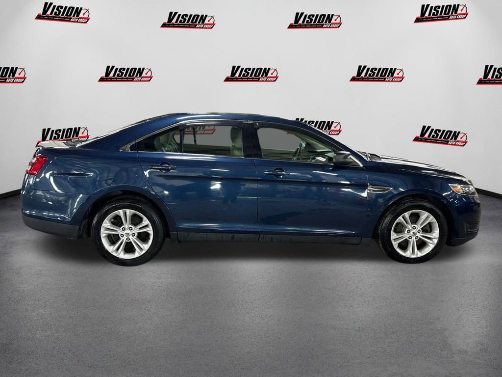 Used 2017 Ford Taurus SE image 4