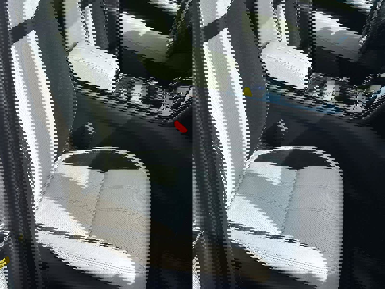 Used 2020 Land Rover Range Rover Velar S image 18