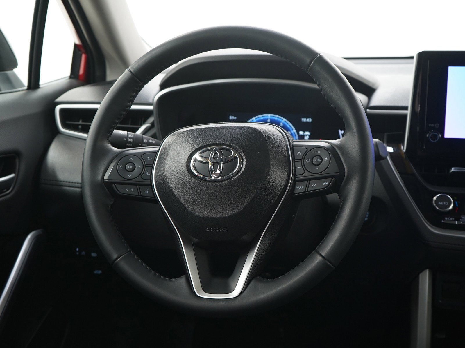 Used 2025 Toyota Corolla Cross XLE w/ Convenience Package AWD/4WD image 17