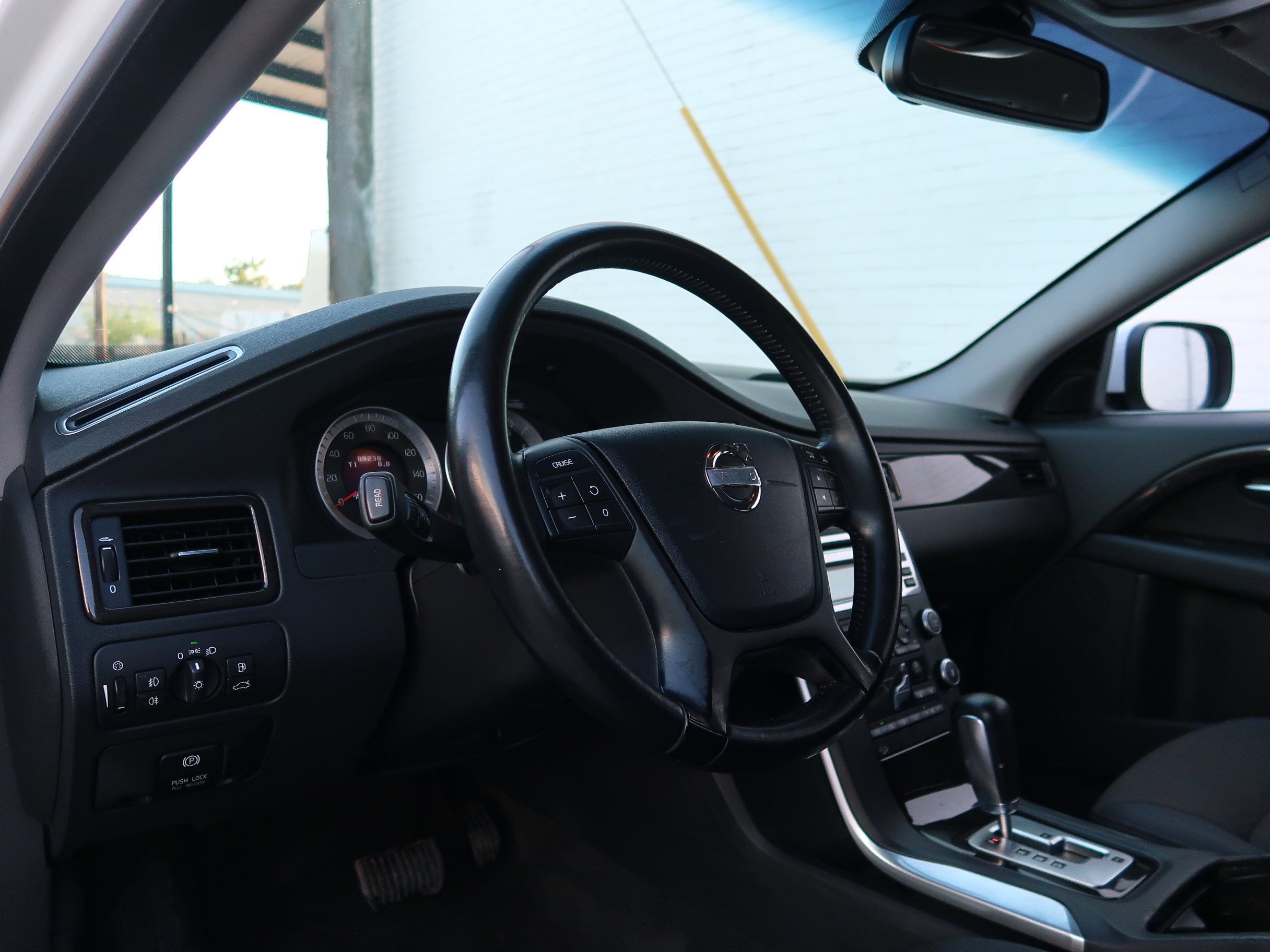 Used 2011 Volvo XC70 3.2 image 24