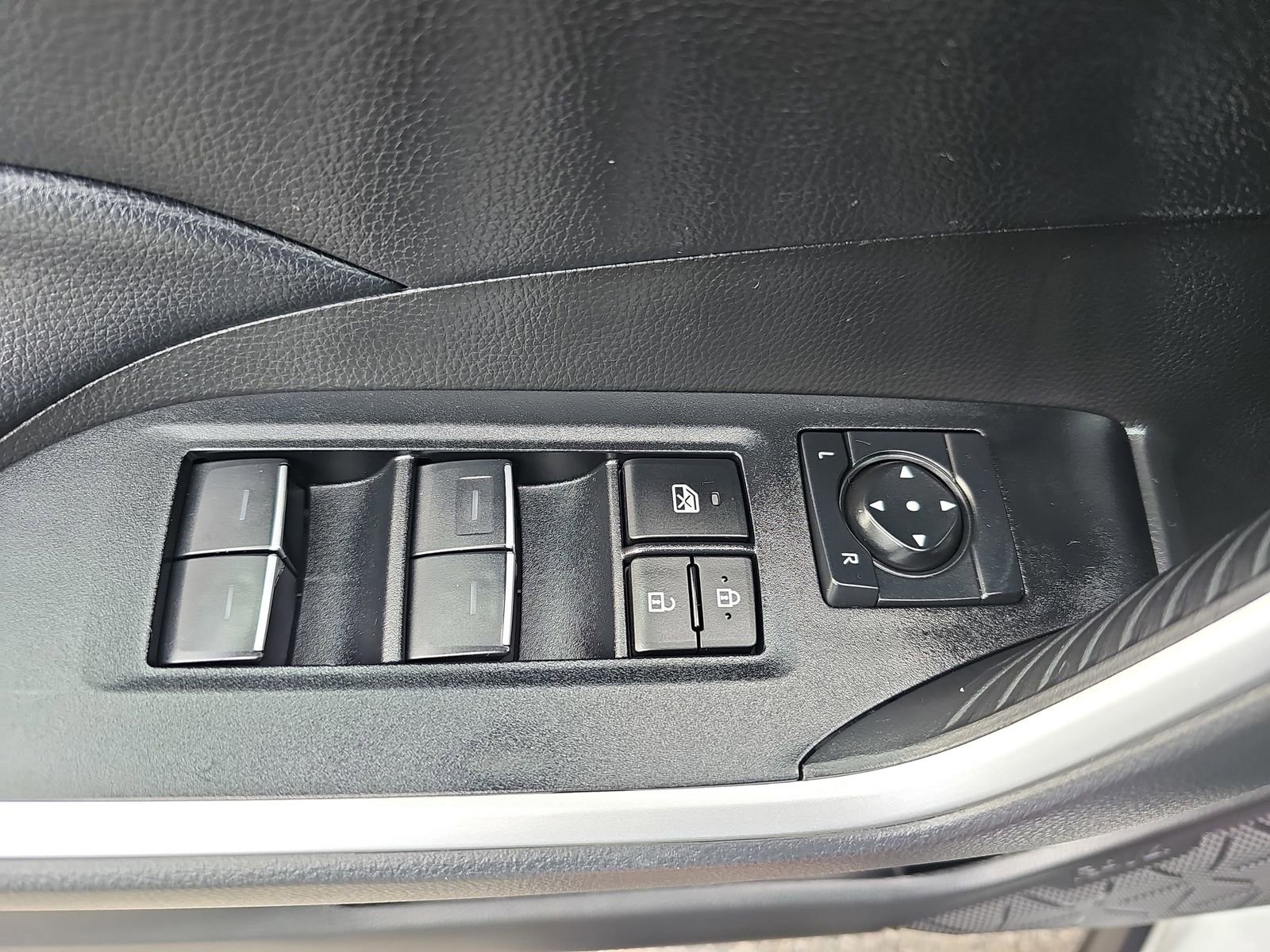 Used 2023 Toyota RAV4 XLE AWD/4WD image 29