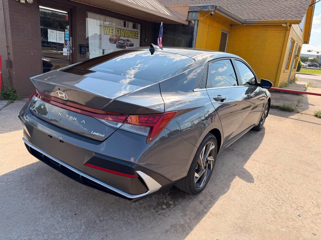 Used 2025 Hyundai Elantra Limited FWD image 5
