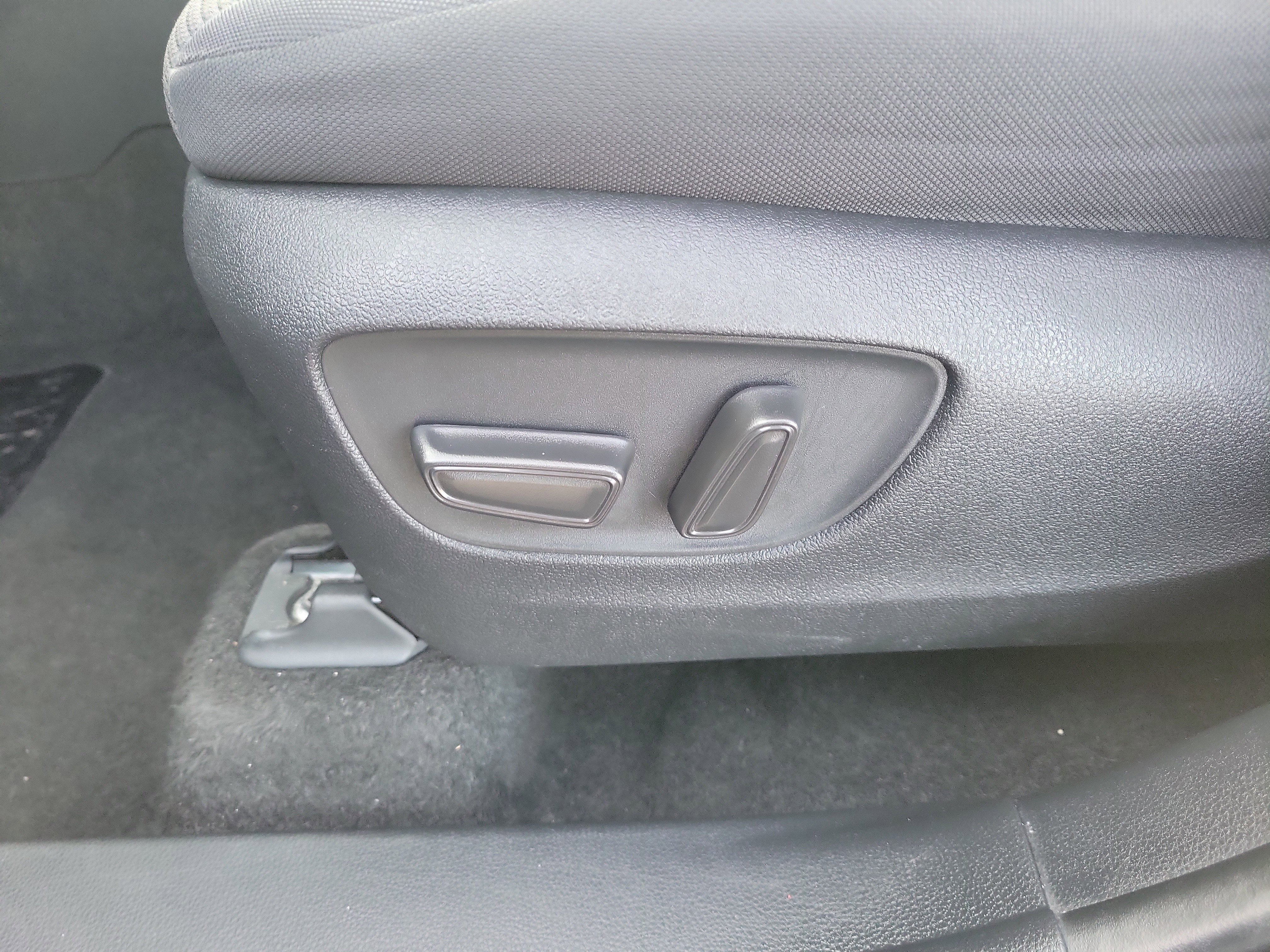 Used 2024 Toyota Highlander LE image 20