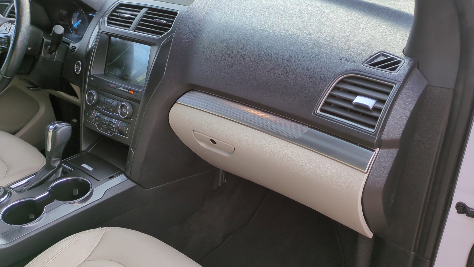 Used 2018 Ford Explorer XLT w/ Equipment Group 202A image 33