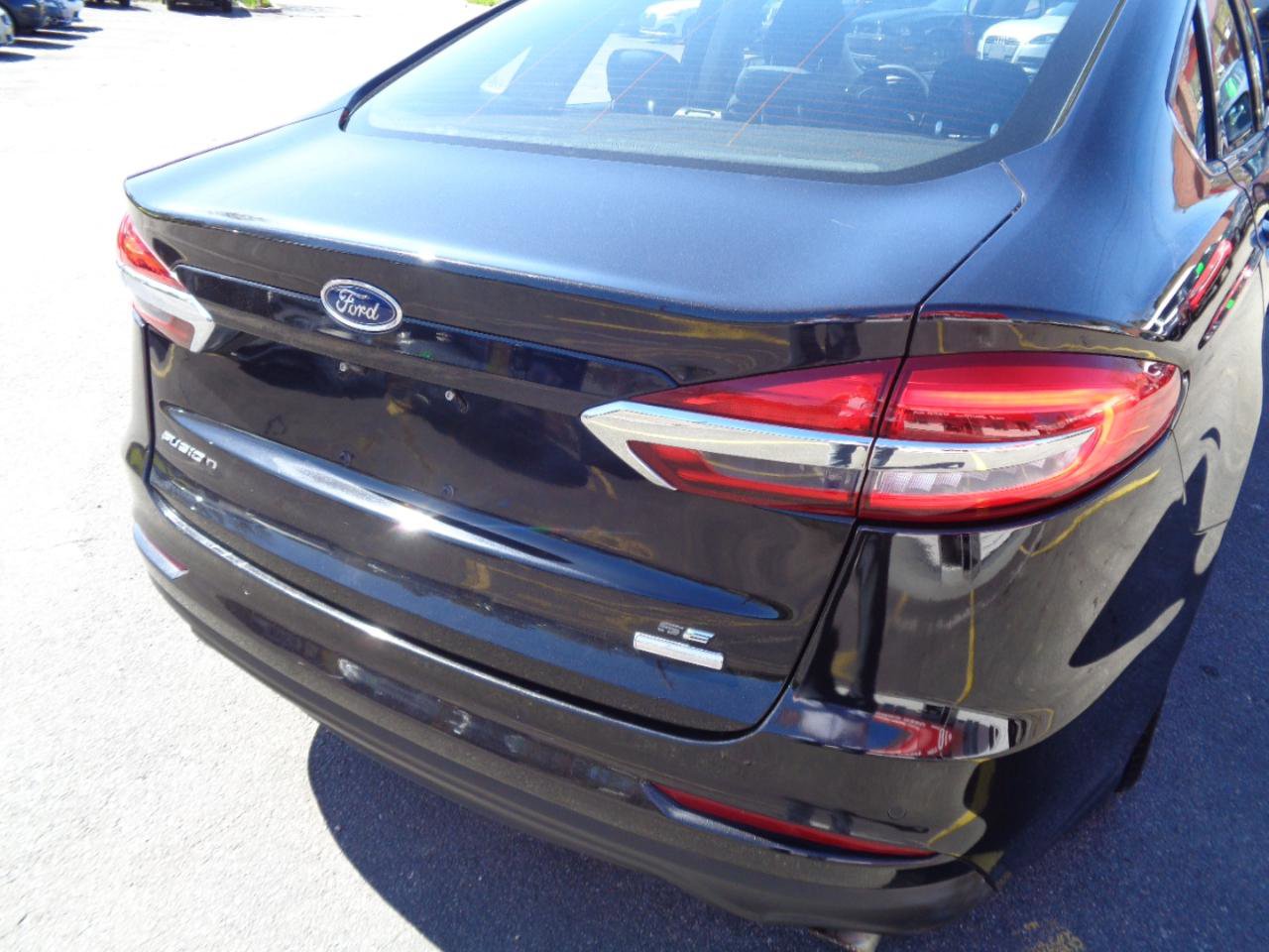 Used 2020 Ford Fusion SE FWD image 22