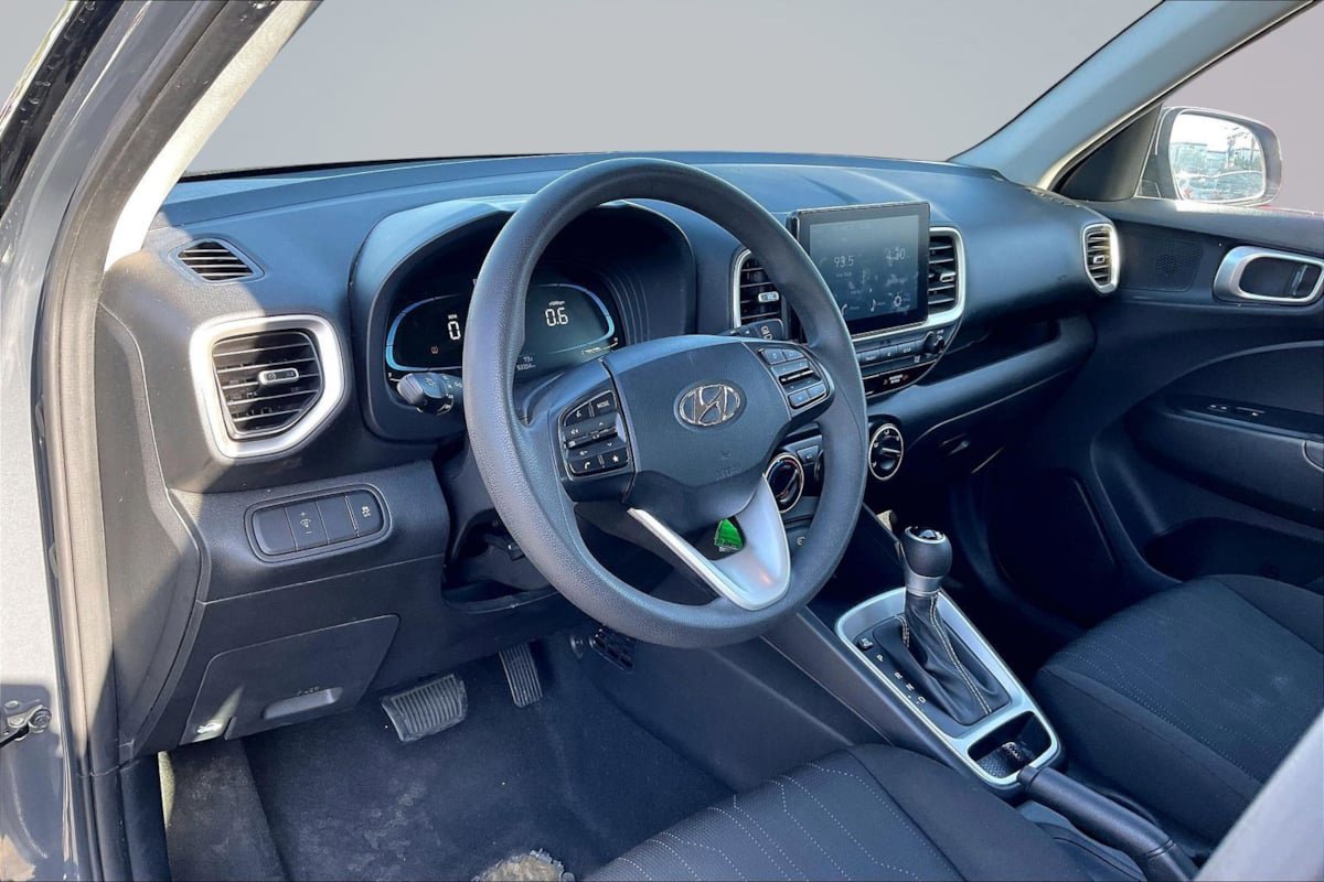 Used 2024 Hyundai Venue SE FWD image 13