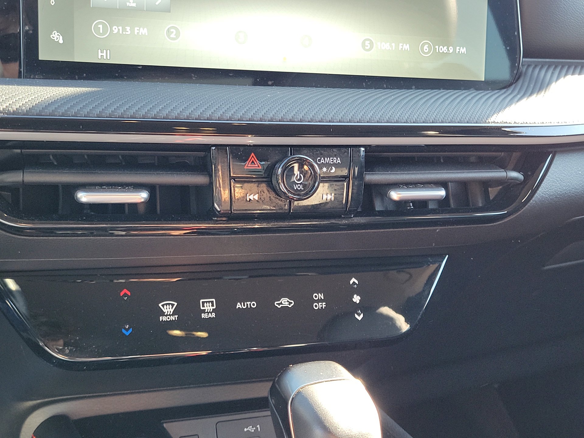 Certified 2025 Nissan Kicks SR image 23