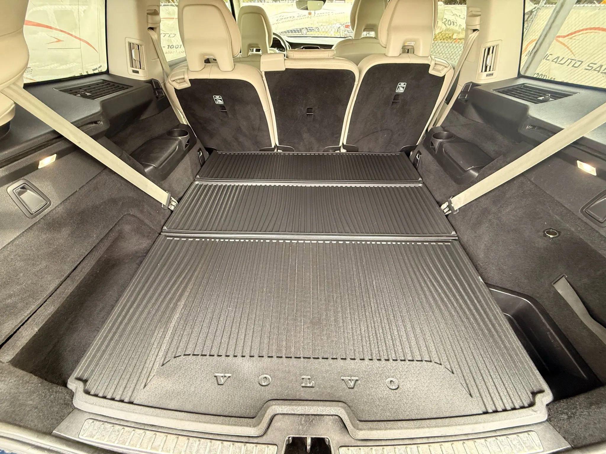 Used 2017 Volvo XC90 T6 Momentum w/ Vision Package image 21