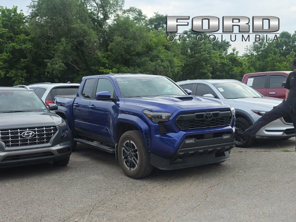 Used 2025 Toyota Tacoma TRD Sport AWD/4WD image 1