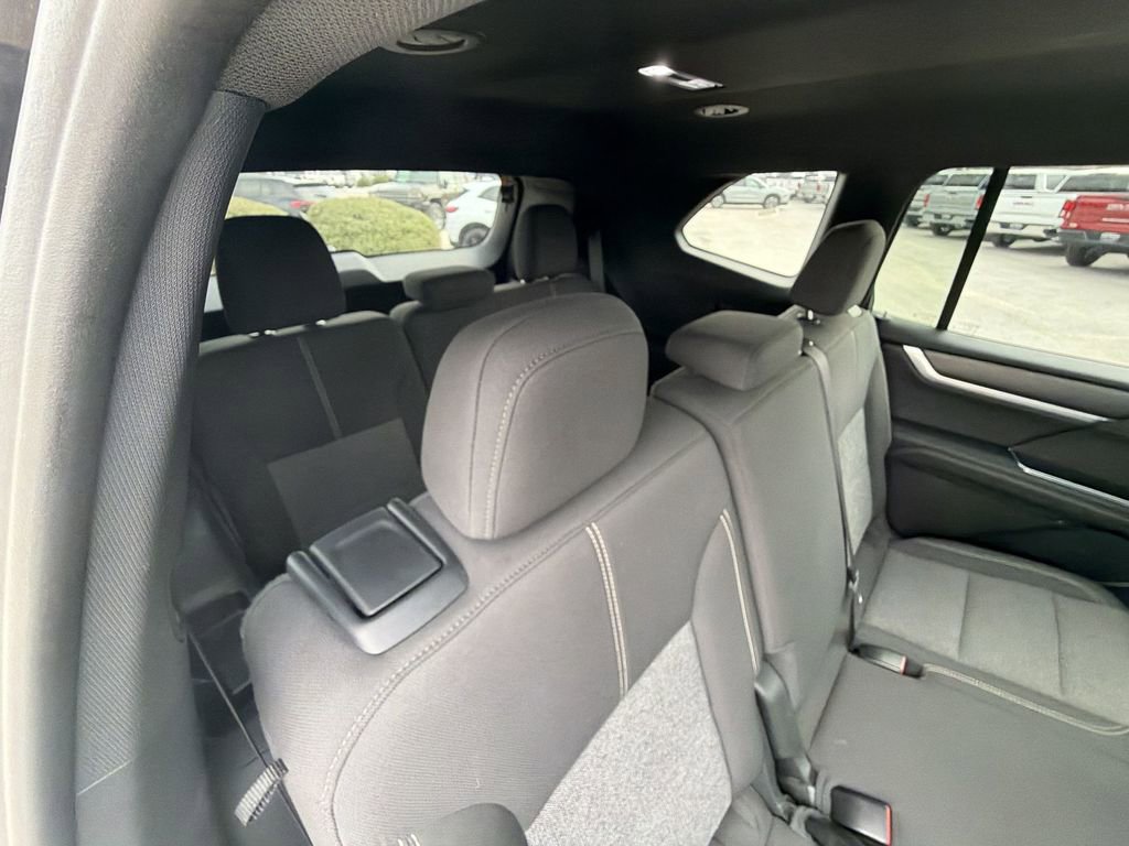 Used 2025 GMC Acadia Elevation image 32