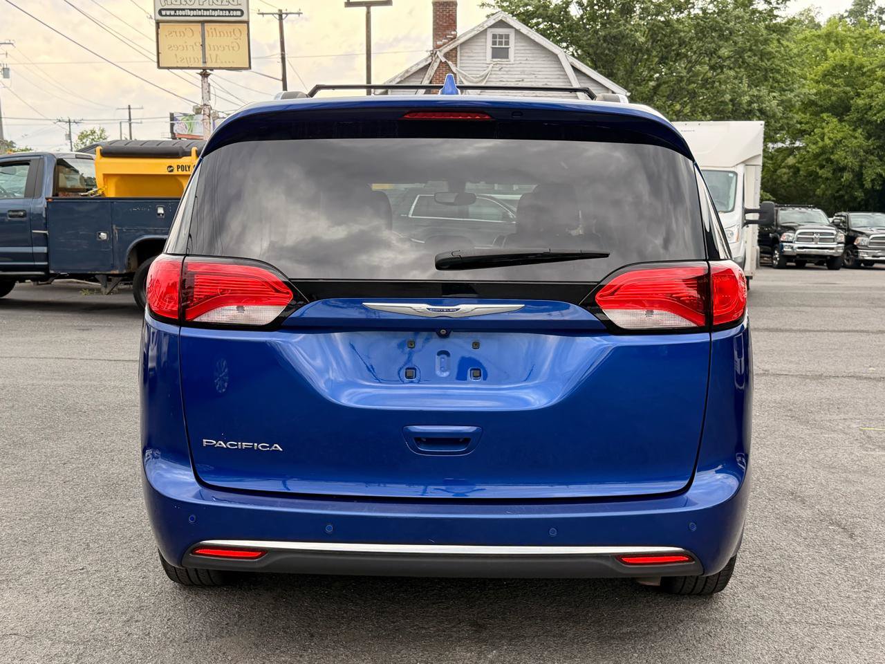 Used 2019 Chrysler Pacifica Touring-L FWD image 6