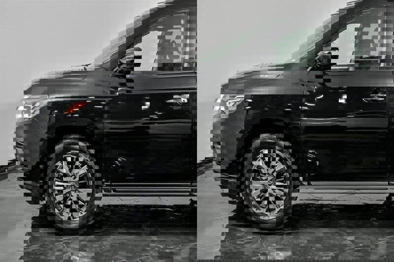 Used 2019 Nissan Pathfinder SV image 6