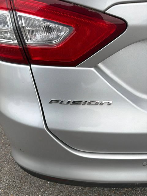 Used 2016 Ford Fusion SE FWD image 24