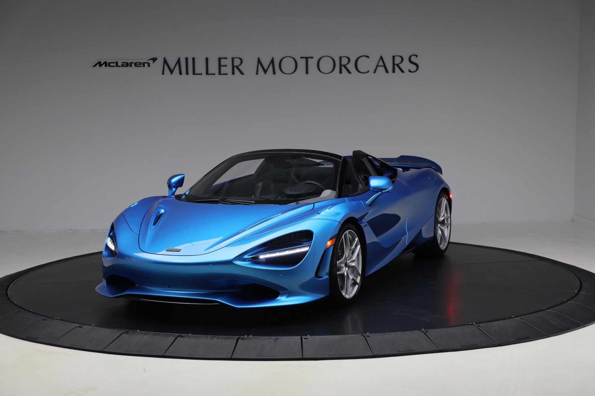 Used 2025 McLaren 750S Spider RWD image 2