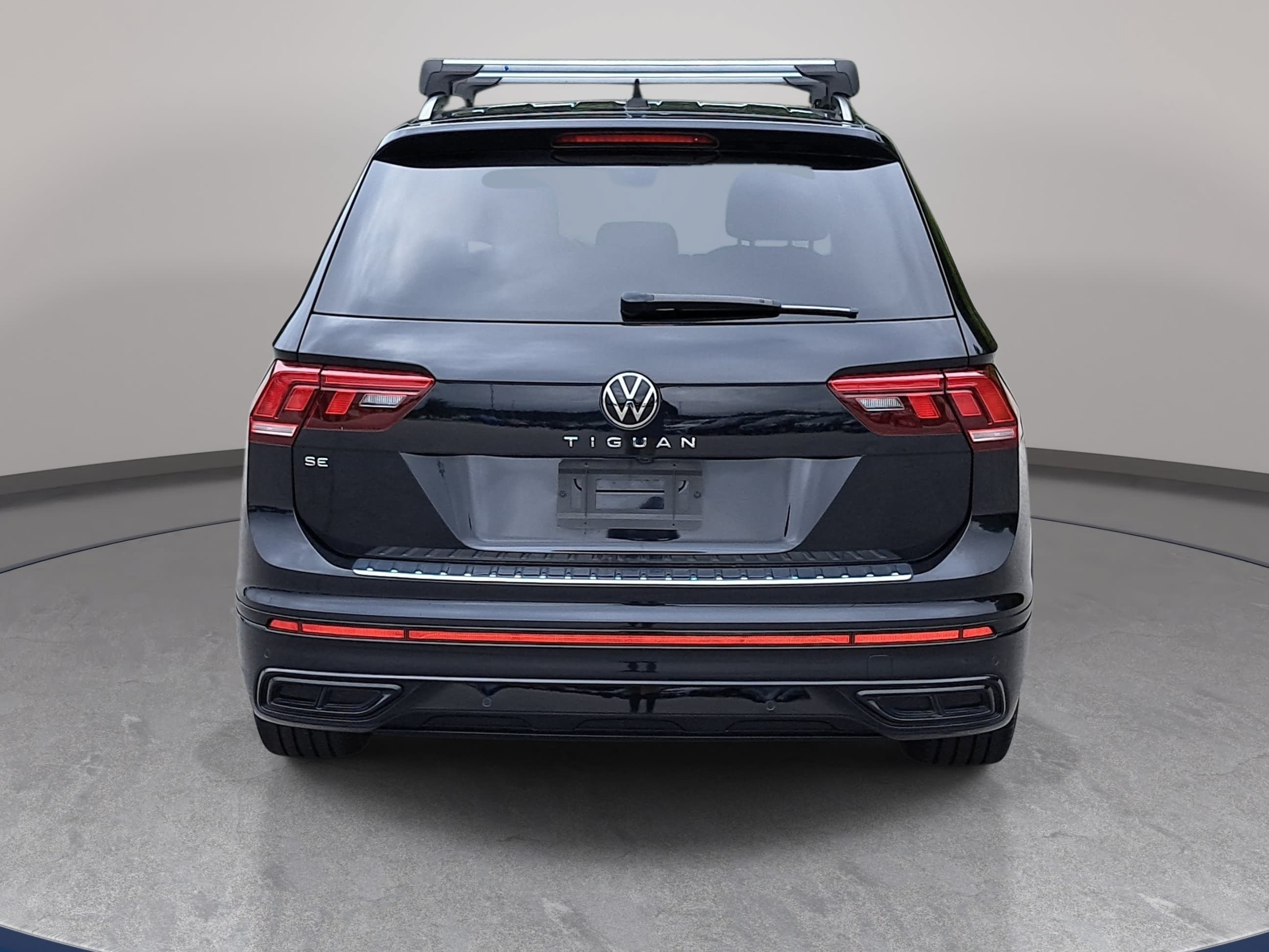 Used 2023 Volkswagen Tiguan SE R-Line FWD image 6