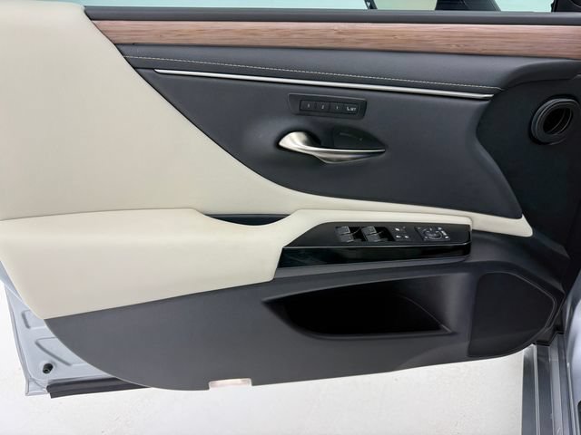 Used 2025 Lexus ES 300h w/ Technology Package FWD image 30