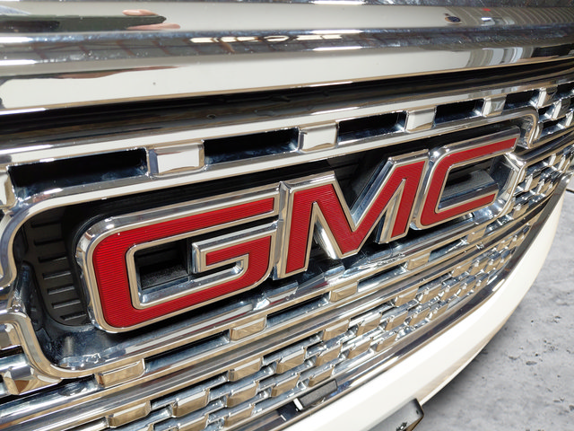 Certified 2019 GMC Acadia Denali w/ Technology Package AWD/4WD image 11