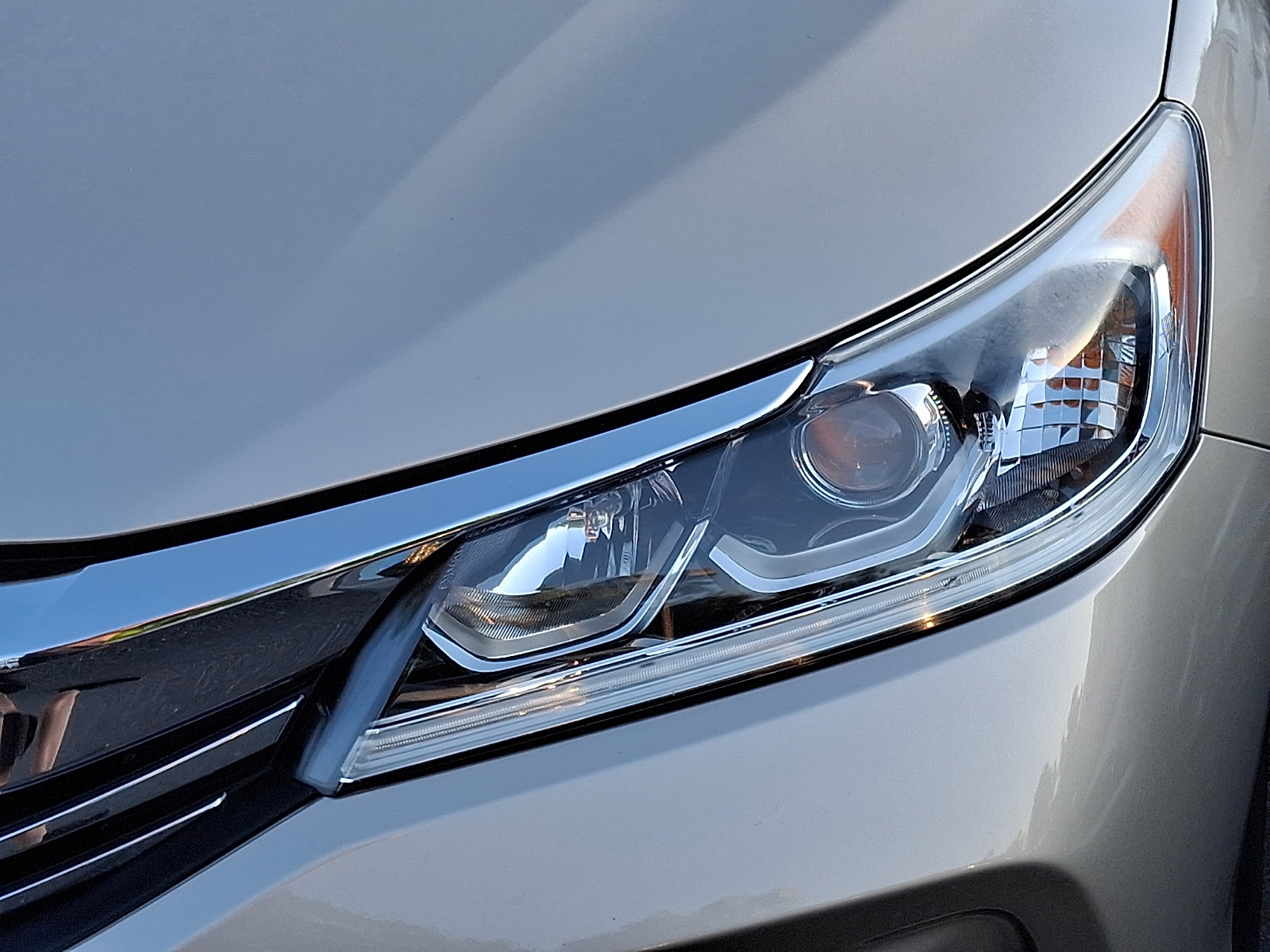 Used 2017 Honda Accord EX-L image 9