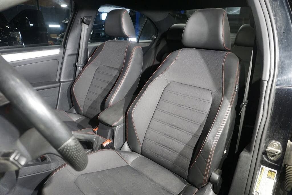 Used 2012 Volkswagen Jetta GLI FWD image 10