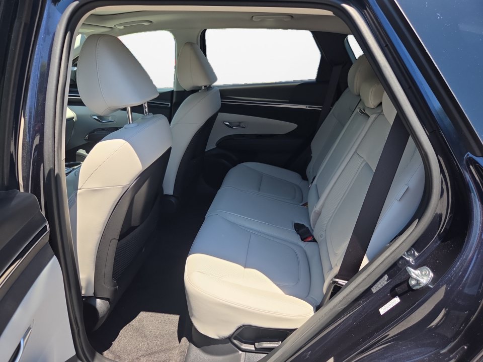 Used 2024 Hyundai Tucson Limited AWD/4WD image 16