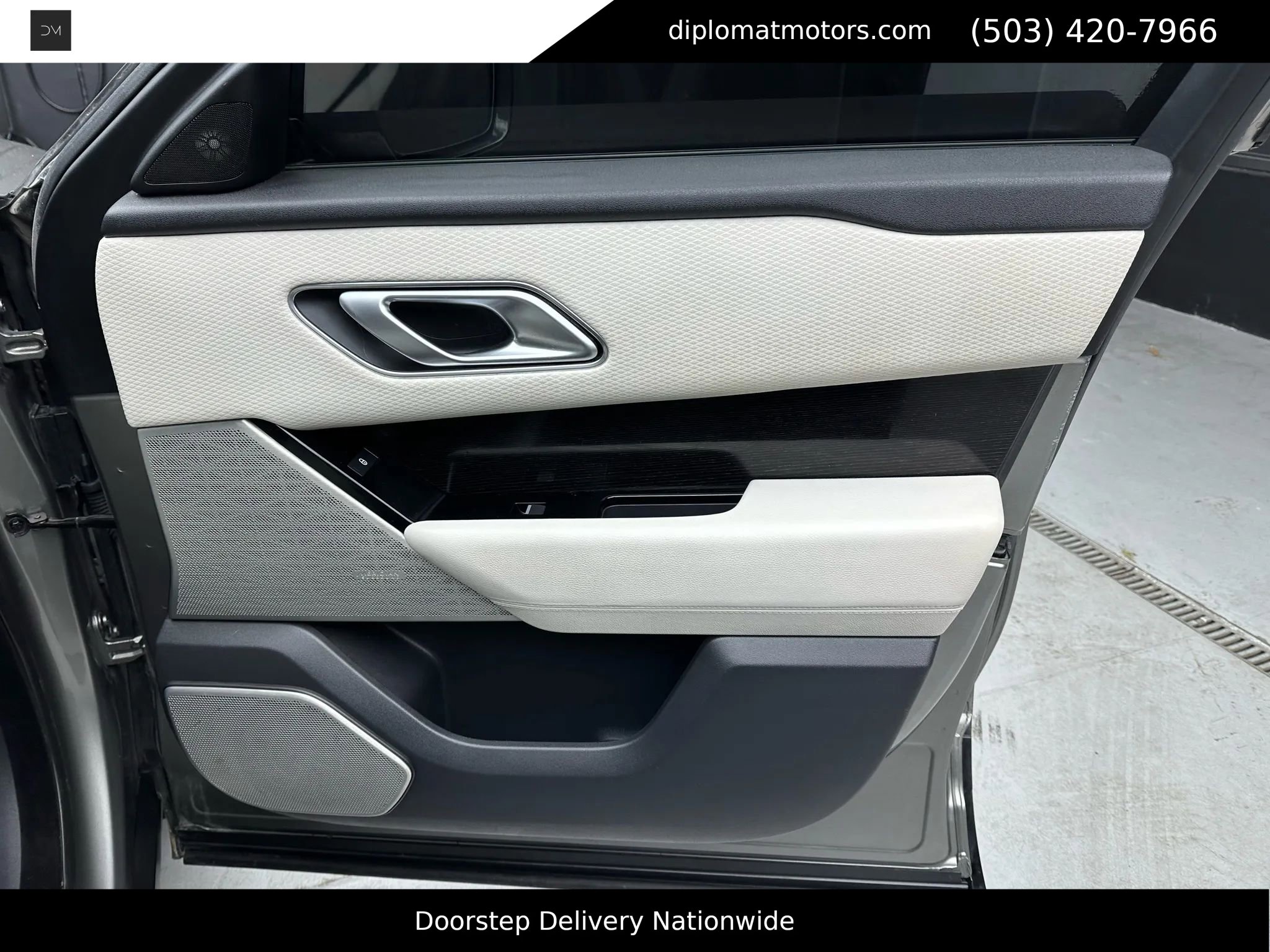 Used 2019 Land Rover Range Rover Velar R-Dynamic SE image 25