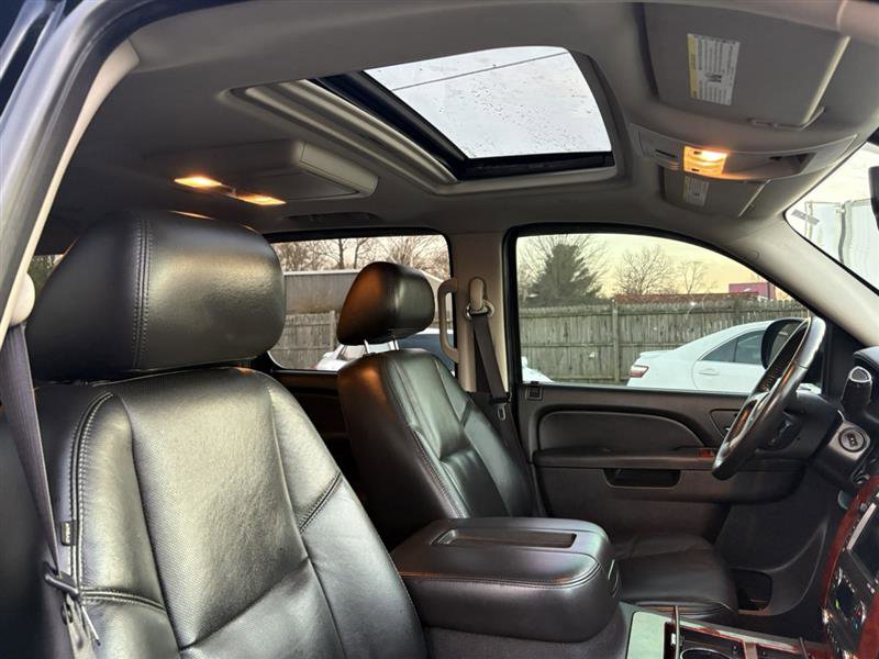 Used 2010 Chevrolet Suburban LTZ image 23