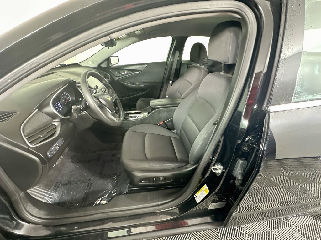 Used 2025 Chevrolet Malibu LT FWD image 30