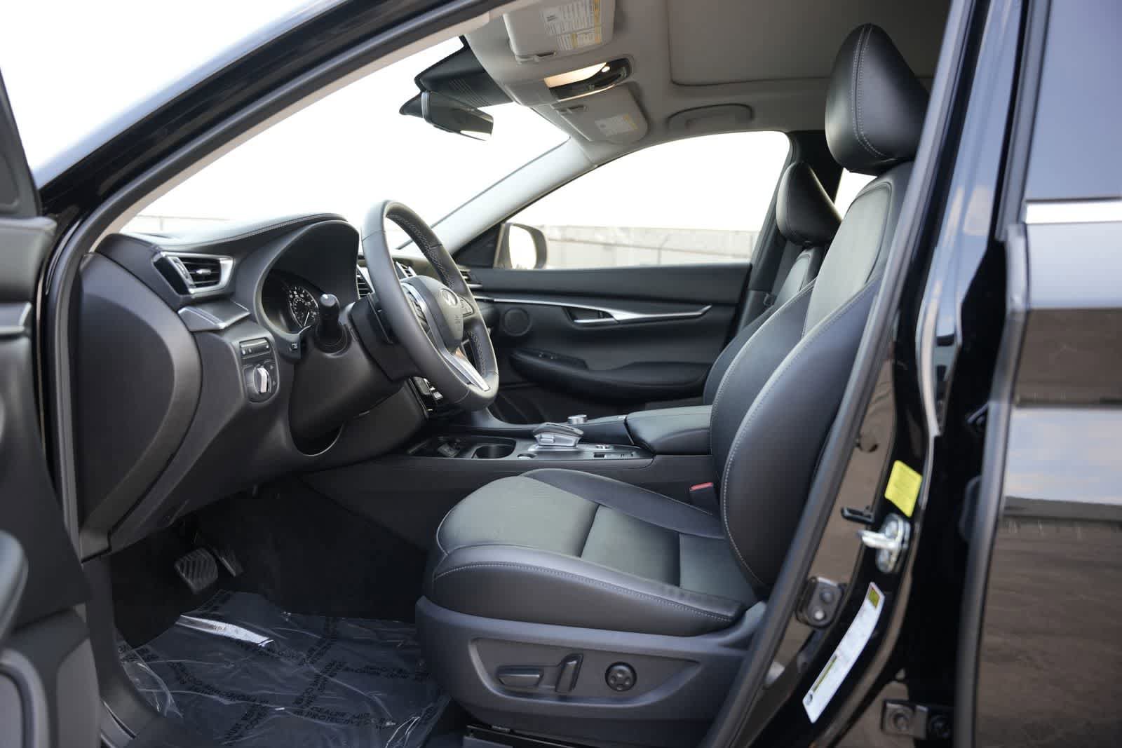 Used 2025 INFINITI QX50 Luxe AWD/4WD image 16