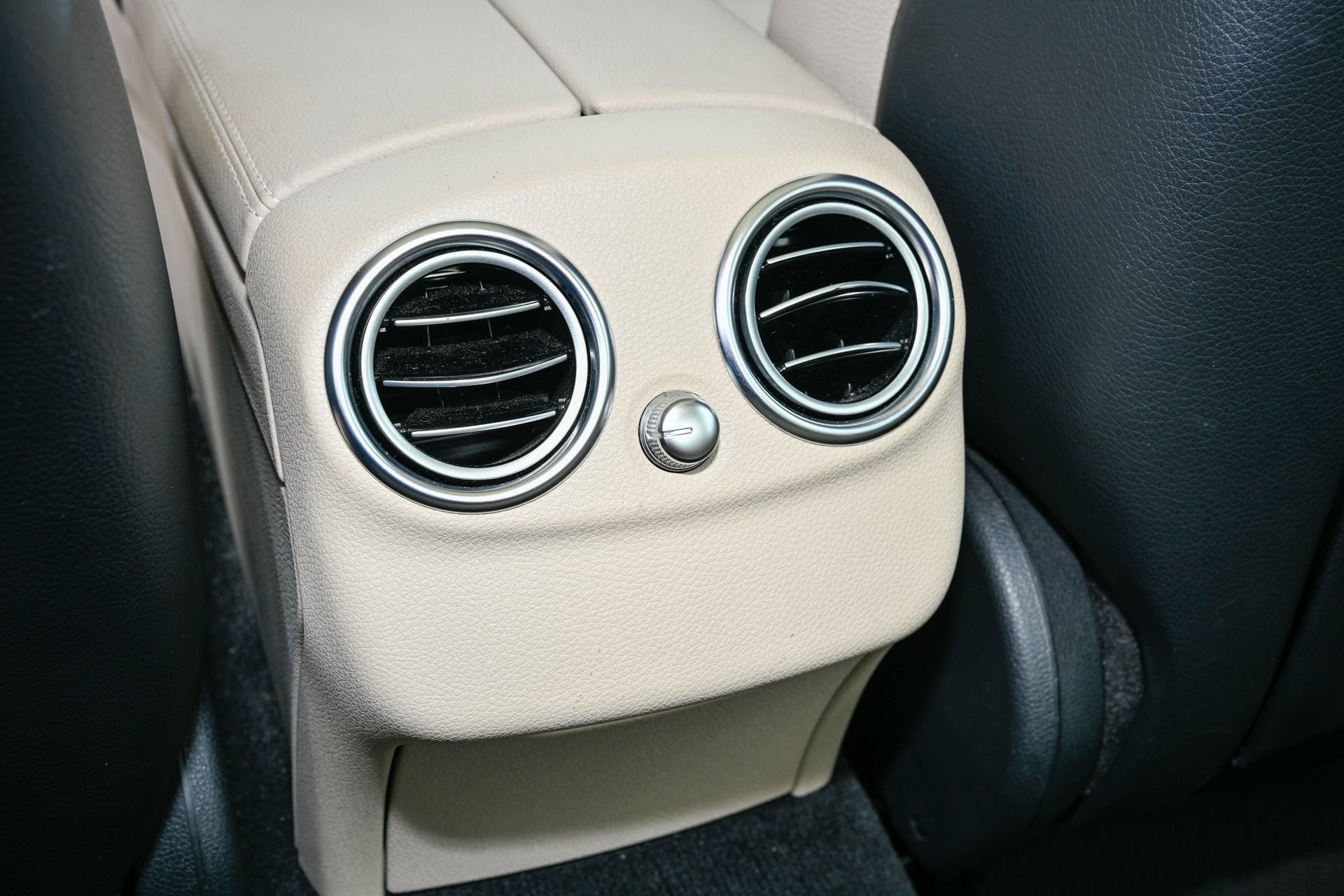 Used 2017 Mercedes-Benz C 300 4MATIC Sedan image 18