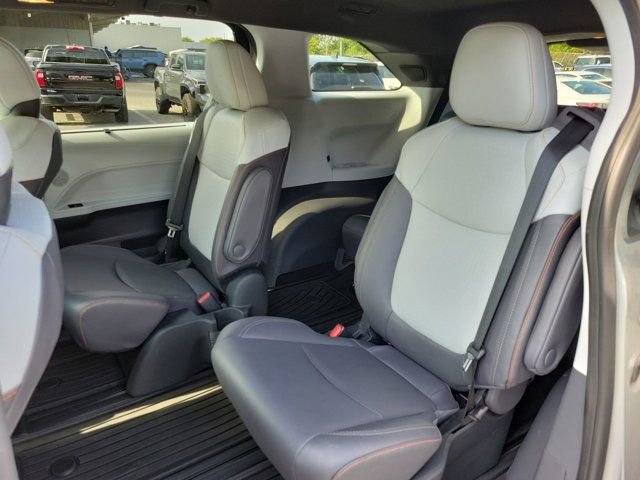 Used 2024 Toyota Sienna XSE w/ XSE Plus Package AWD/4WD image 20