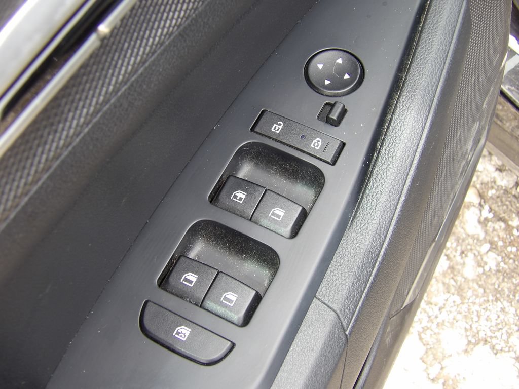 Used 2025 Kia Sportage LX FWD image 11