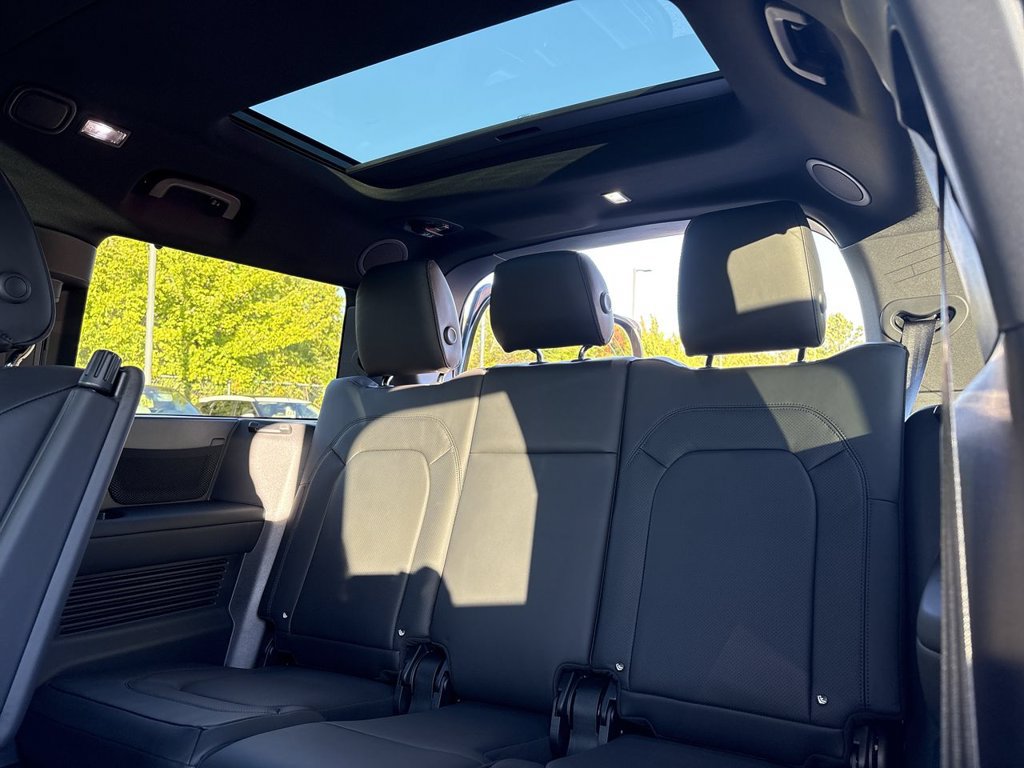 New 2026 Land Rover Defender 130 X-Dynamic SE AWD/4WD image 20