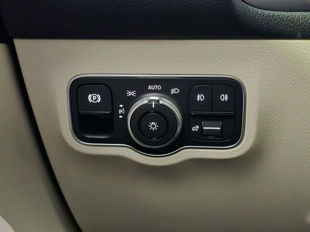 New 2025 Mercedes-Benz GLB 250 4MATIC image 25