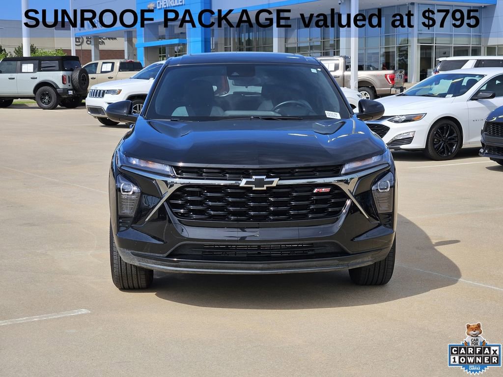Used 2025 Chevrolet Trax RS w/ Sunroof Package FWD image 3