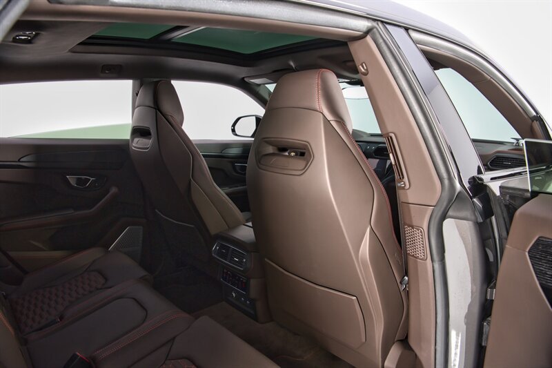 Used 2021 Lamborghini Urus AWD/4WD image 42