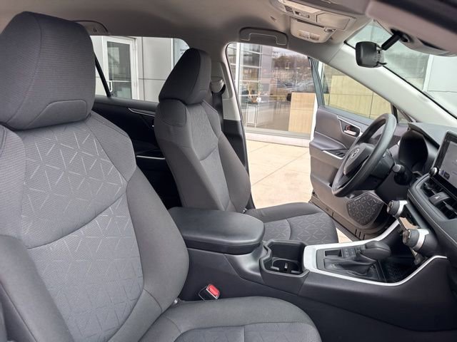Used 2025 Toyota RAV4 XLE AWD/4WD image 28