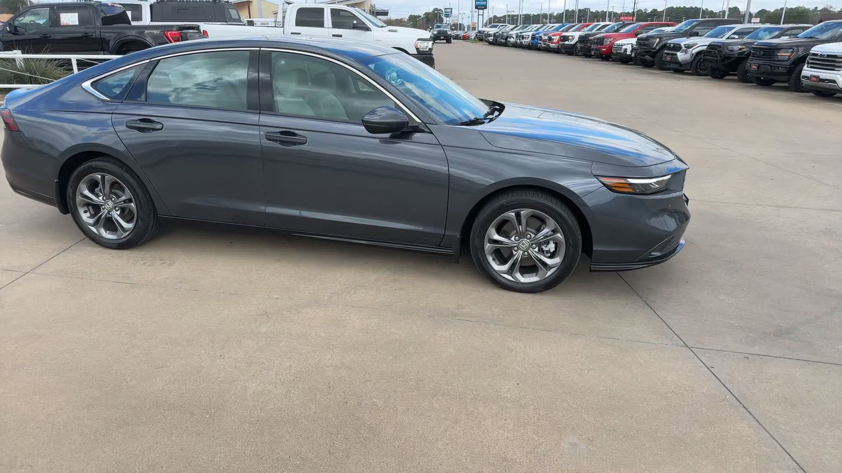 Used 2023 Honda Accord EX-L image 9