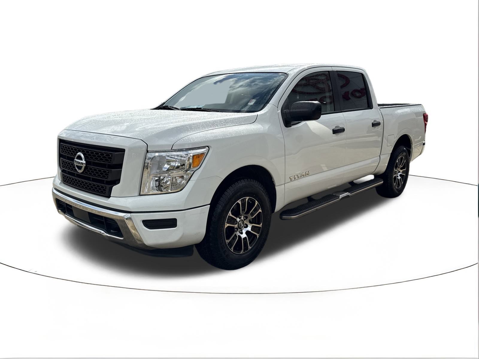 Used 2022 Nissan Titan SV image 7